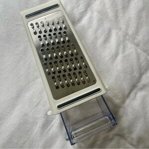Cheese Grater with Clear Catch Container